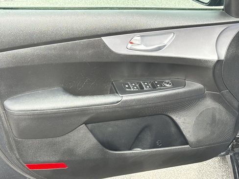 Used 2023 Kia Forte LXS image 9