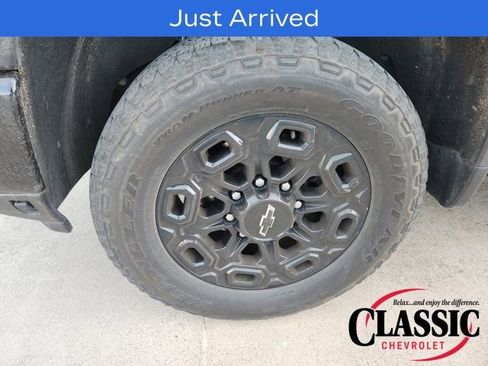 Used 2024 Chevrolet Silverado 2500 LTZ w/ LTZ Plus Package image 17
