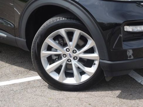 Used 2023 Ford Explorer Platinum w/ Technology Package AWD/4WD image 32