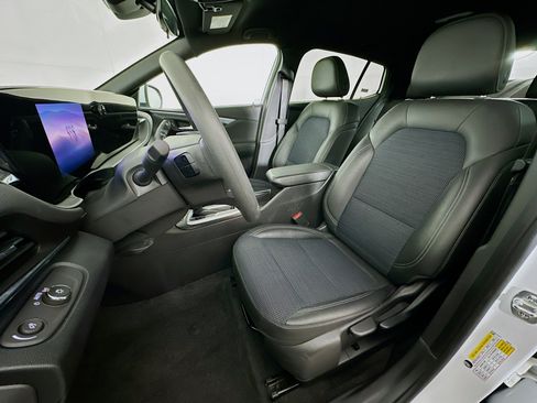 Used 2025 Buick Envista Preferred image 13