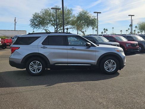 Used 2022 Ford Explorer XLT image 4