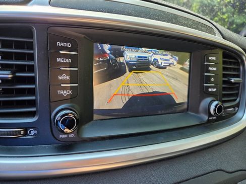 Used 2019 Kia Sorento AWD image 13