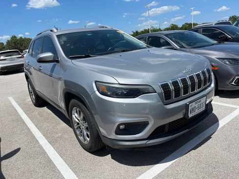 Used 2019 Jeep Cherokee Latitude Plus FWD image 2