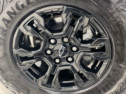 Used 2022 Chevrolet Silverado 1500 ZR2 w/ Technology Package image 19