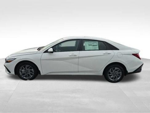 New 2026 Hyundai Elantra Hybrid FWD image 8