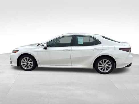 Used 2021 Toyota Camry LE image 8