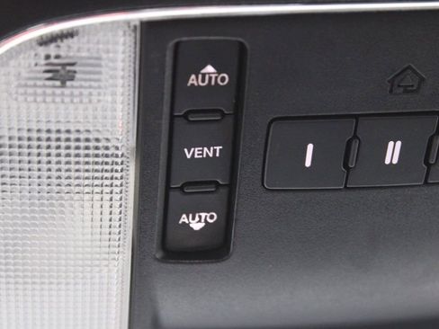 Used 2015 Dodge Charger SXT image 26