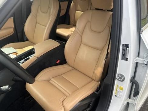Used 2025 Volvo XC90 T8 Ultra w/ Protection Package Premier AWD/4WD image 4
