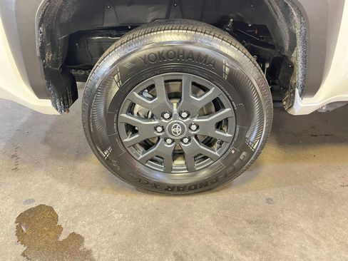 Used 2025 Toyota 4Runner SR5 image 29