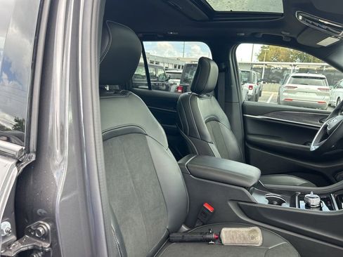 New 2026 Jeep Grand Cherokee Altitude image 23