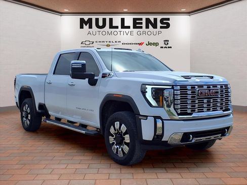 Used 2024 GMC Sierra 2500 Denali w/ Denali Reserve Package AWD/4WD image 3