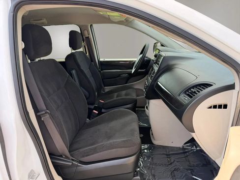 Used 2018 Dodge Grand Caravan SE w/ UConnect Hands-Free Group FWD image 46