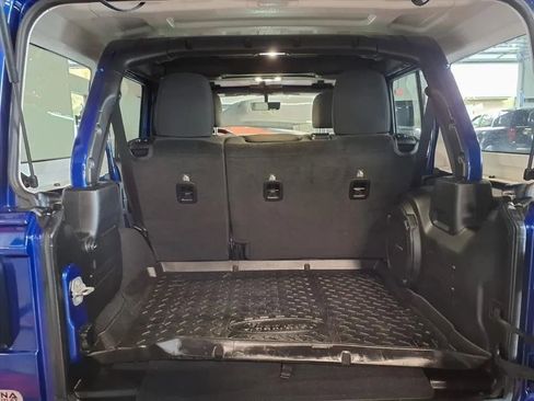 Used 2019 Jeep Wrangler Unlimited Sahara w/ Uconnect 4C Nav & Sound Group AWD/4WD image 6