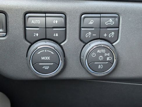 Used 2025 Chevrolet Silverado 1500 ZR2 w/ Technology Package image 7