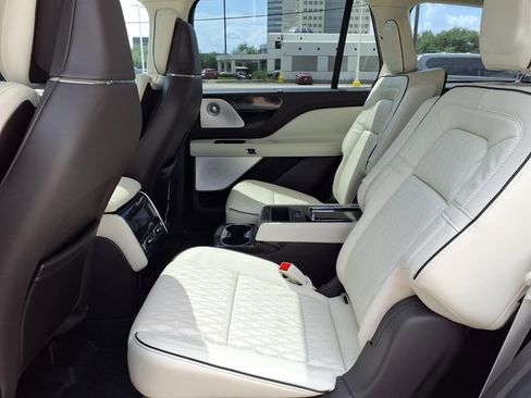 Certified 2023 Lincoln Aviator Black Label Grand Touring w/ Class IV Trailer Tow Package AWD/4WD image 5
