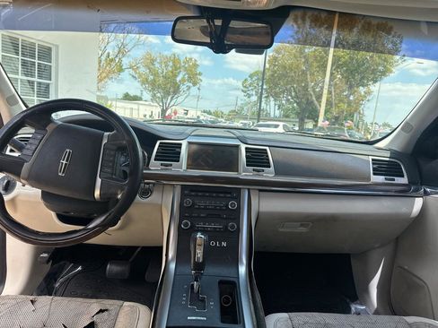 Used 2009 Lincoln MKS FWD image 11