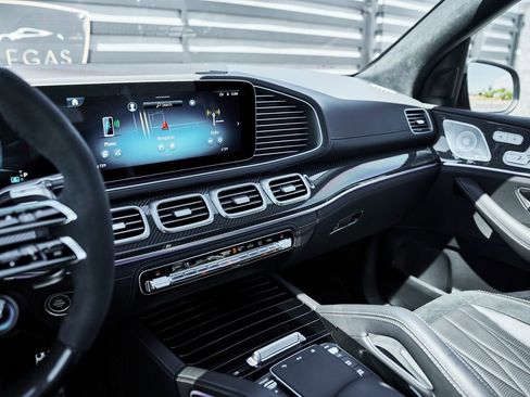 Used 2026 Mercedes-Benz GLS 63 AMG 4MATIC image 67