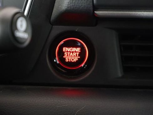 Used 2025 Honda Pilot Black Edition image 30