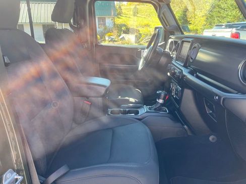 Used 2022 Jeep Gladiator Sport AWD/4WD image 27