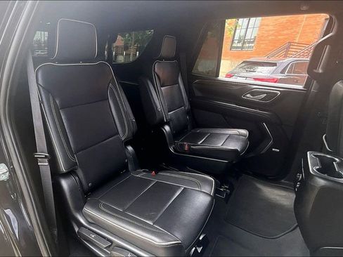Used 2023 Chevrolet Tahoe Premier AWD/4WD image 38
