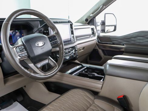Used 2025 Ford F450 Platinum w/ Platinum Plus Package image 27