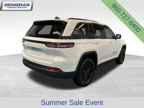 Certified 2025 Jeep Grand Cherokee Altitude AWD/4WD image 7