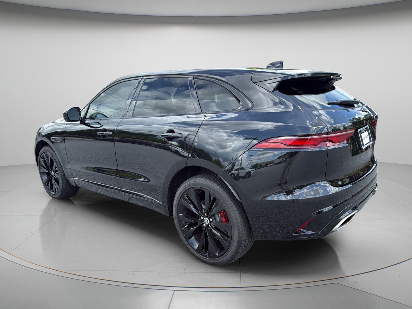 Used 2026 Jaguar F-PACE R-Dynamic S AWD/4WD image 3