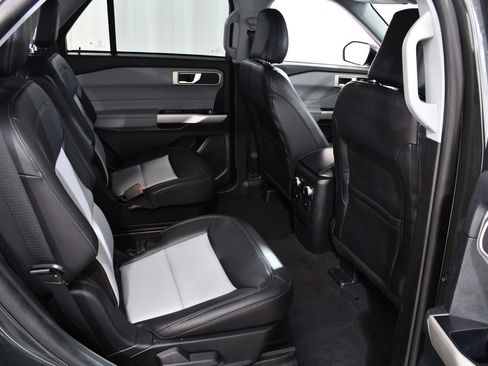 Used 2023 Ford Explorer XLT w/ Equipment Group 202A image 19