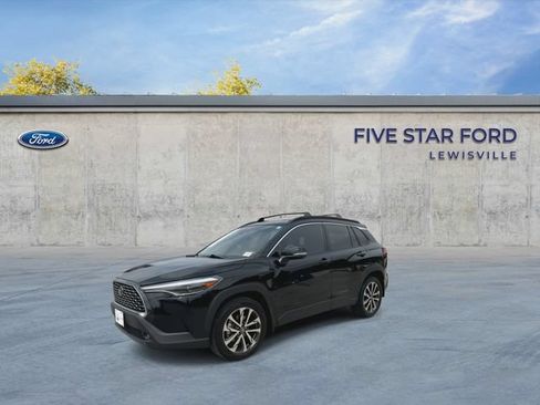 Used 2024 Toyota Corolla Cross XLE w/ Convenience Package FWD image 4
