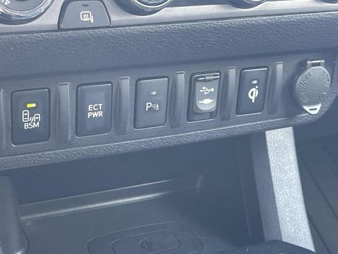 Used 2017 Toyota Tacoma TRD Off-Road AWD/4WD image 24