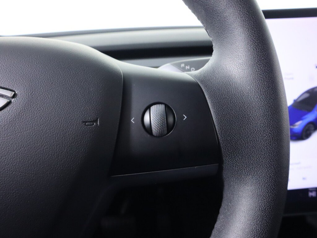Used 2021 Tesla Model Y Long Range AWD/4WD image 12