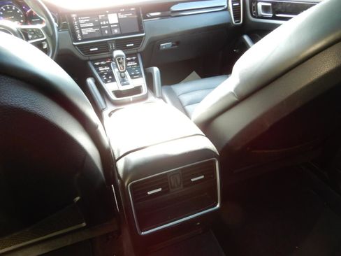 Used 2019 Porsche Cayenne AWD/4WD image 21