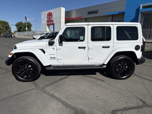 Used 2022 Jeep Wrangler Unlimited Sahara w/ Cold Weather Group AWD/4WD image 2