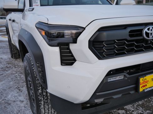 Used 2024 Toyota Tacoma TRD Off-Road image 16