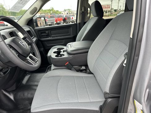 Used 2024 RAM 1500 4x4 Crew Cab Classic w/ Chrome Appearance Group image 11