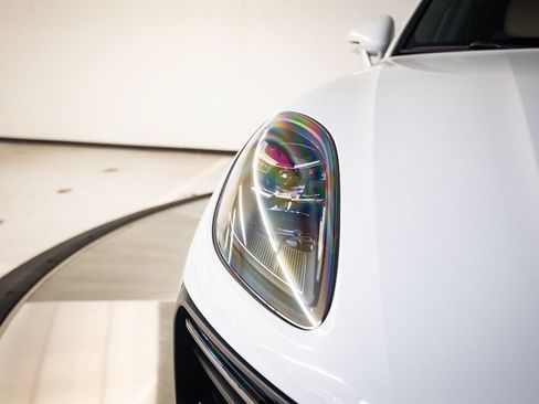 Certified 2023 Porsche Macan AWD/4WD image 13