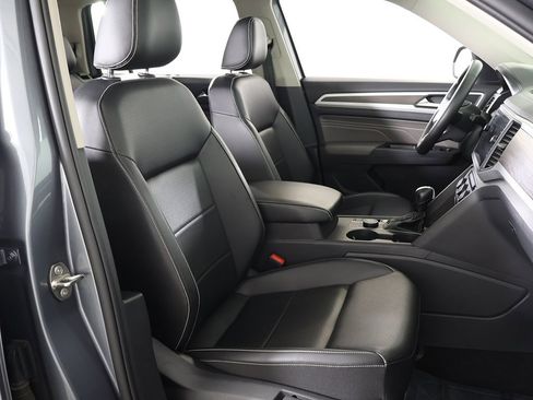 Used 2021 Volkswagen Atlas SE w/ Panoramic Sunroof Package image 32