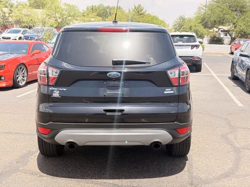 Used 2017 Ford Escape SE FWD image 4