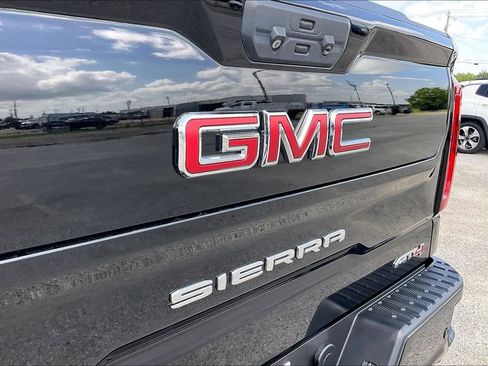 Used 2023 GMC Sierra 1500 AT4 w/ AT4 Premium Package AWD/4WD image 27