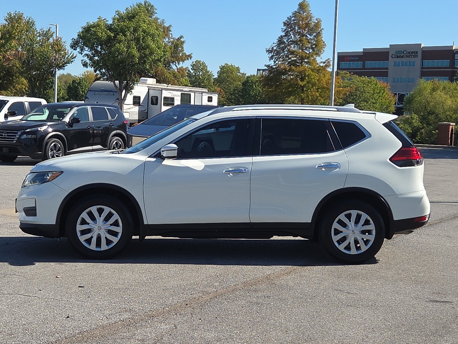Used 2017 Nissan Rogue S w/ Appearance Package FWD image 3