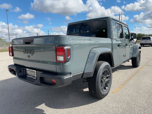 New 2025 Jeep Gladiator Sport AWD/4WD image 6