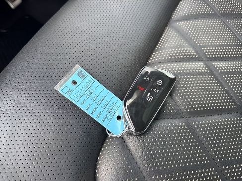 Used 2024 Volkswagen Atlas SEL Premium R-Line image 39