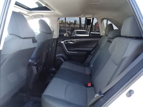 Certified 2022 Toyota RAV4 XLE w/ Convenience Package FWD image 20