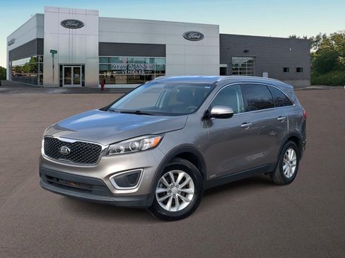 Used 2017 Kia Sorento LX image 1