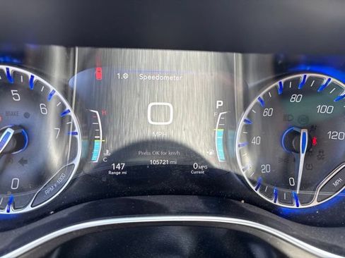 Used 2017 Chrysler Pacifica Limited FWD image 14