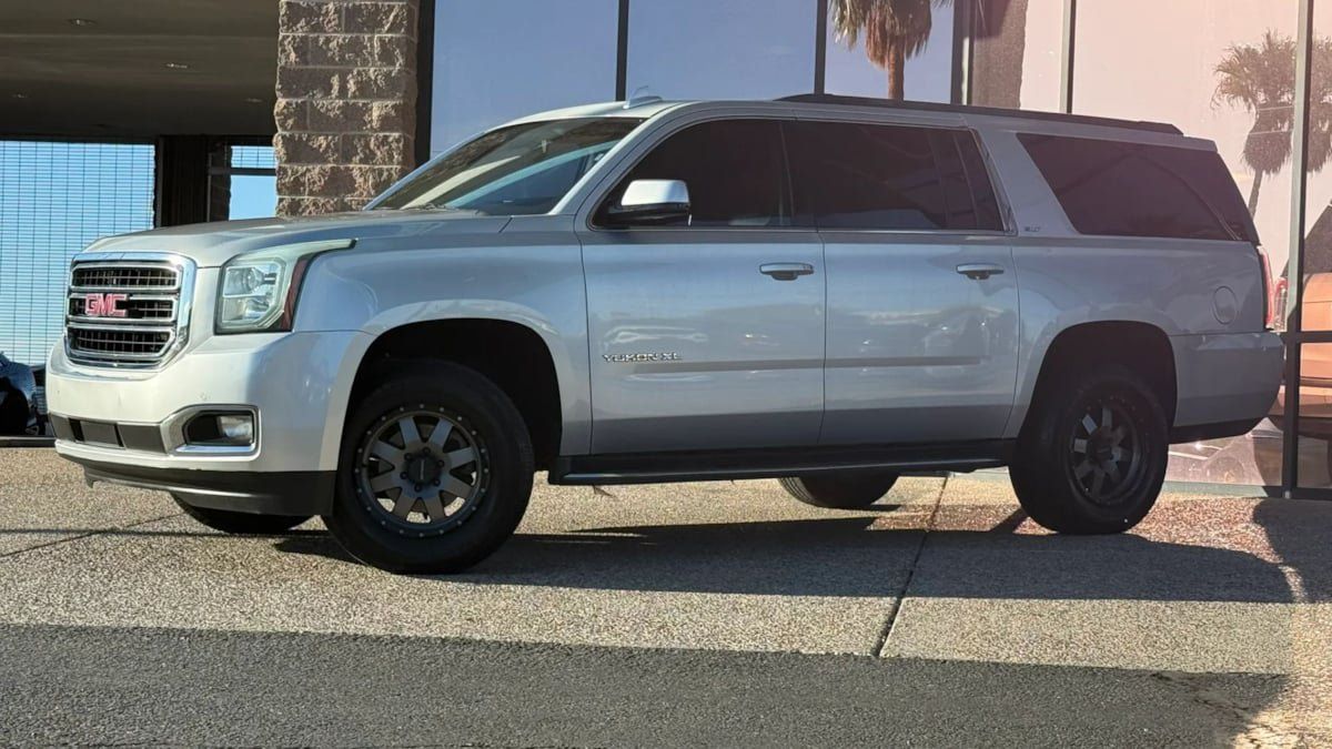 Used 2016 GMC Yukon XL SLT w/ Open Road Package RWD image 3