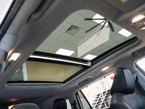 Used 2021 Toyota Highlander Platinum image 10