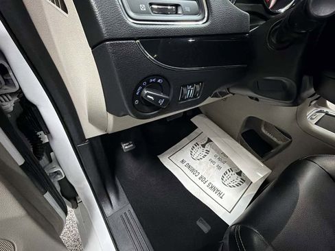 Used 2017 Dodge Grand Caravan SXT w/ Driver Convenience Group FWD image 16
