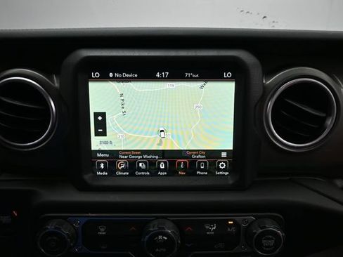 Used 2023 Jeep Gladiator Overland AWD/4WD image 15