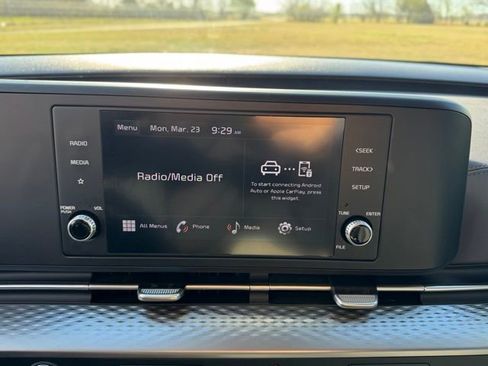 Used 2024 Kia Carnival LX image 16